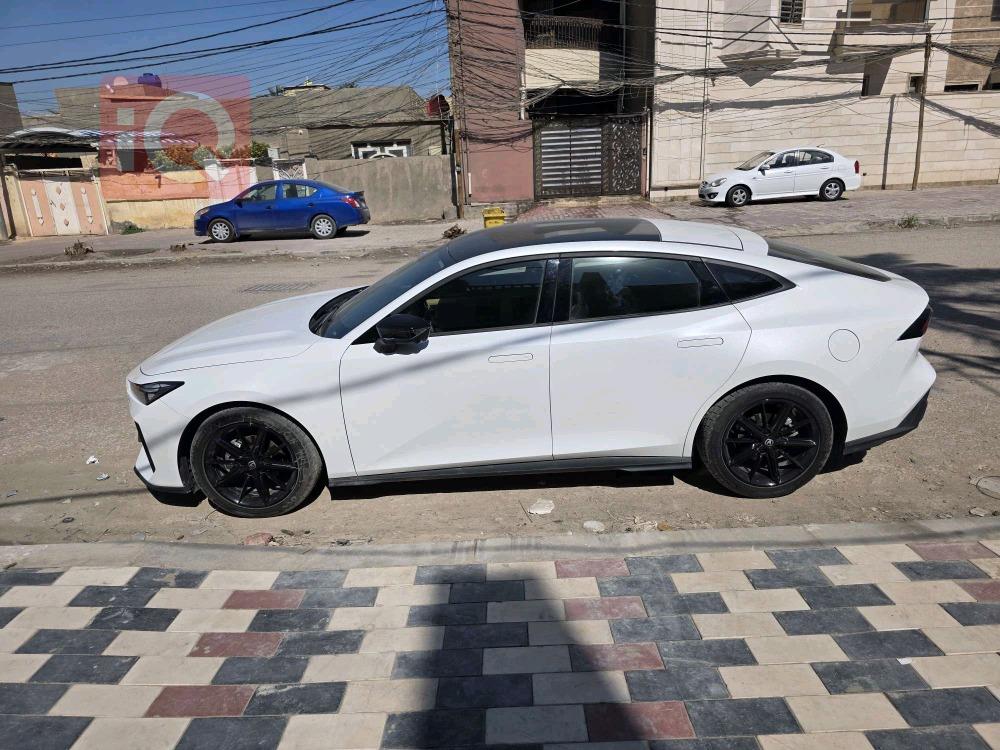 چانگان UNI-V